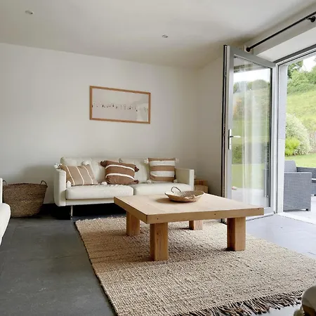 Au Pre Delloye Holiday home *